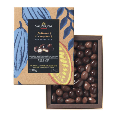 Coffret amandes et noisettes enrobées de chocolat noir et lait - 230g Coffret amandes et noisettes enrobées de chocolat noir et lait - 230g