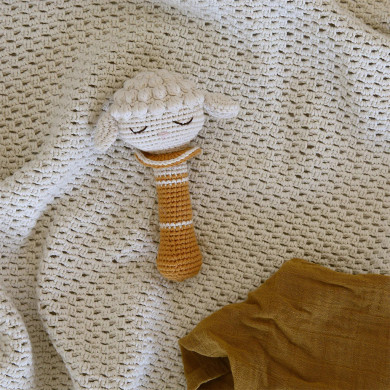 Lamb Rattle ochre