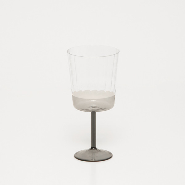 Charcoal shine wine glass - Sarah Lavoine Charcoal shine wine glass - Sarah Lavoine