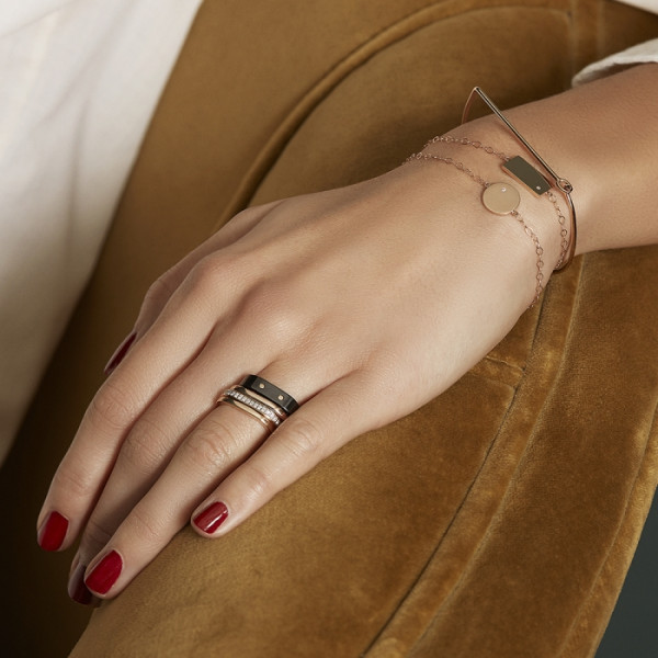 Gold tv ring - size 51 Gold tv ring - size 51