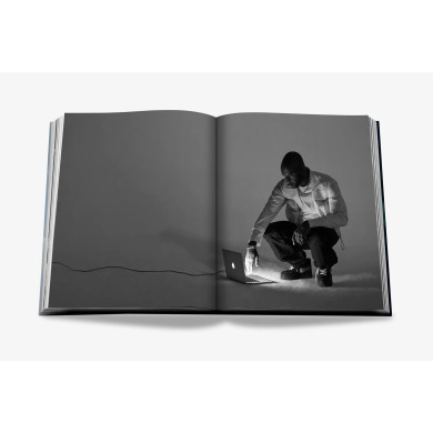 Louis Vuitton: Virgil Abloh (Classic Balloon Cover) - Assouline Louis Vuitton: Virgil Abloh (Classic Balloon Cover) - Assouline