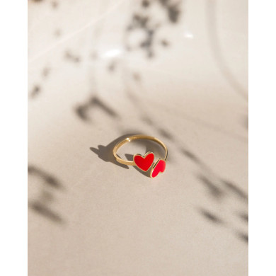 Bague Billie 2 cœurs rouges - dorée à l'or fin 24 carats Bague Billie 2 cœurs rouges - dorée à l'or fin 24 carats