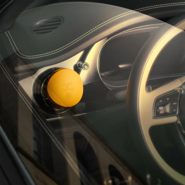 Diffuseur pour la voiture jaune Diffuseur pour la voiture jaune