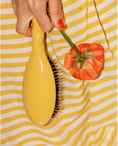 N.02 The Care & Detangling HairBrush The Essential Saffron Yellow