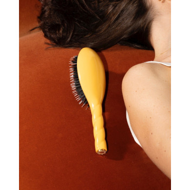 N.02 The Care & Detangling HairBrush The Essential Saffron Yellow