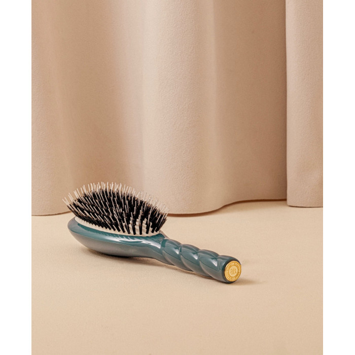 N.02 The Care & Detangling Hairbrush The Essential Blue