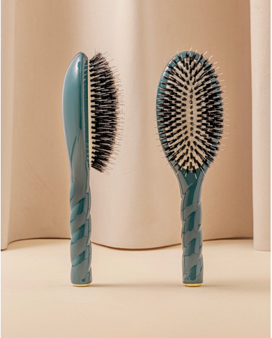 N.02 The Care & Detangling Hairbrush The Essential Blue