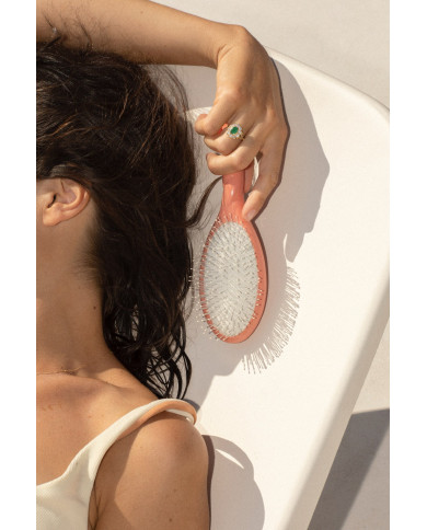 N.04 The Massaging Detangling HairBrush The Miracle Coral