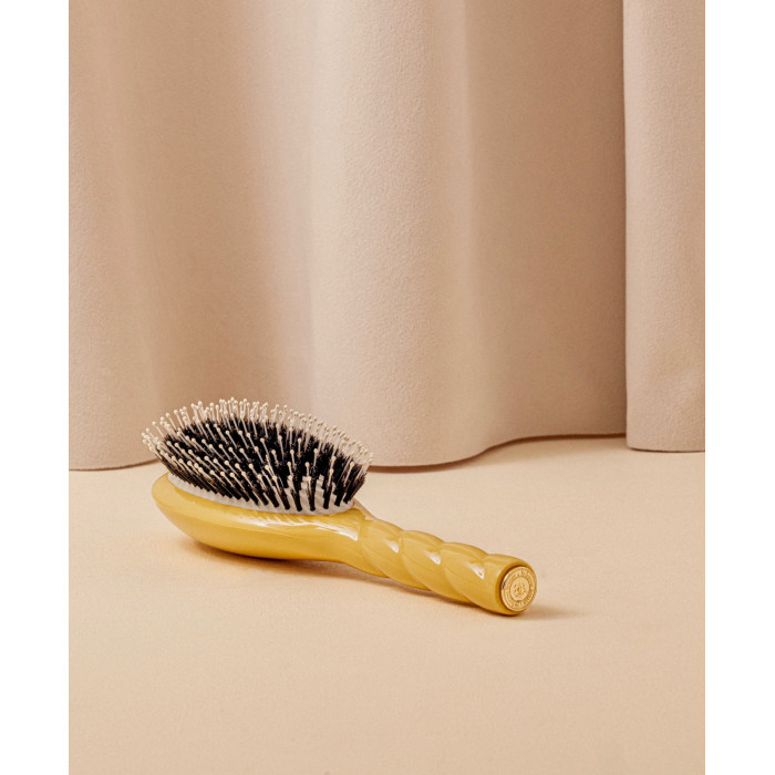 N.03 La Brosse Cuir Chevelu Sensible l'Indispensable Douceur Jaune Safran