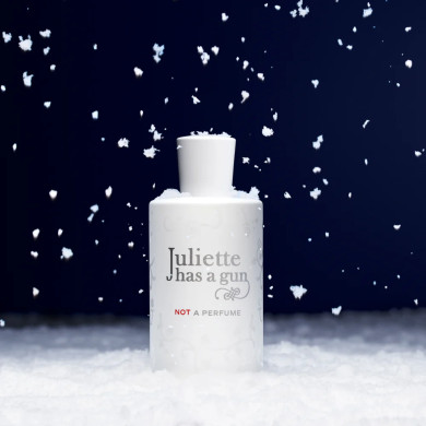 Not a gift set - Juliette has a gun