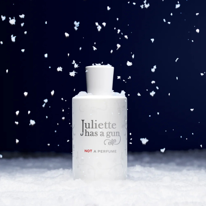 Not a gift set - Juliette has a gun