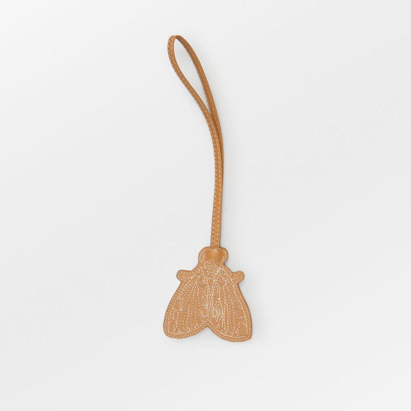 Smooth Moth Bag Charm Almond Brown - BECKSÖNDERGAARD