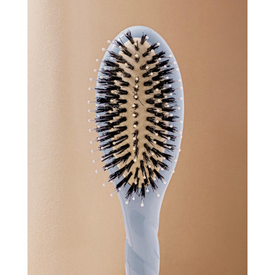 N.03 La Petite Brosse Cuir Chevelu Sensible l'Indispensable Douceur Bleu Ciel - La Bonne Brosse