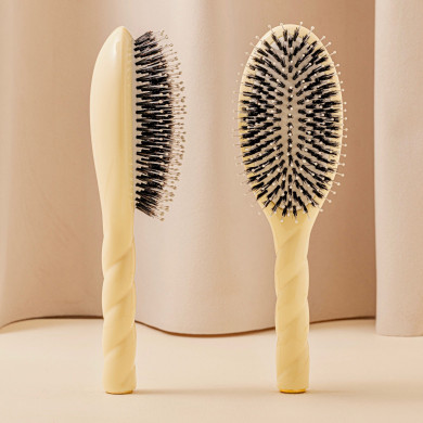 N.03 La Brosse Cuir Chevelu Sensible l'Indispensable Douceur Ivoire Cair - La Bonne Brosse