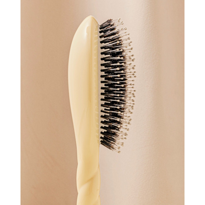N.03 La Brosse Cuir Chevelu Sensible l'Indispensable Douceur Ivoire Cair - La Bonne Brosse